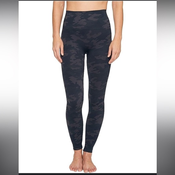 Spanx Look At Me Now Seamless Black Camo Leggings - Small - Picture 1 of 6